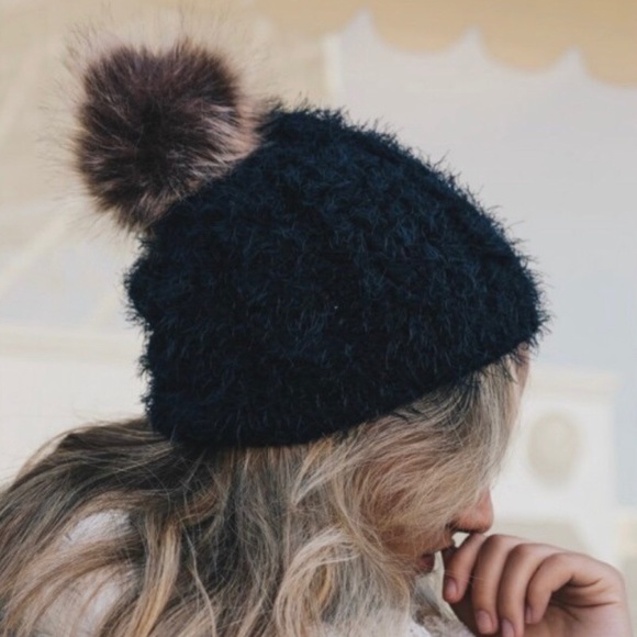 Accessories - Black ultra soft Pom Pom beanie